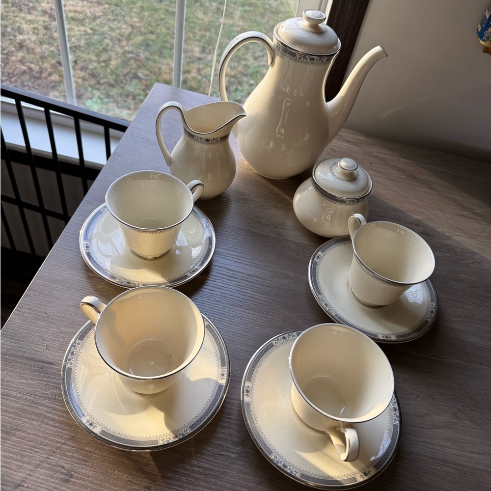 Royal Doulton Melissa pattern China tea/ coffee set for 4